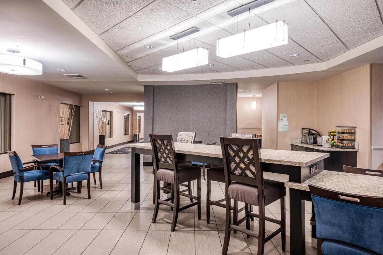 Holiday Inn - Terre Haute By Ihg Екстериор снимка